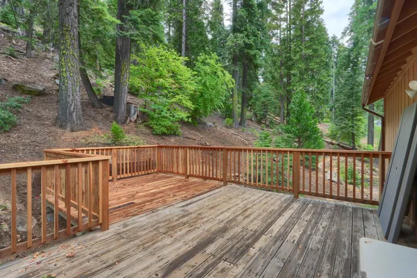 $1,191,000 | 7430 Henness Ridge Road, Yosemite National Park, CA 95389