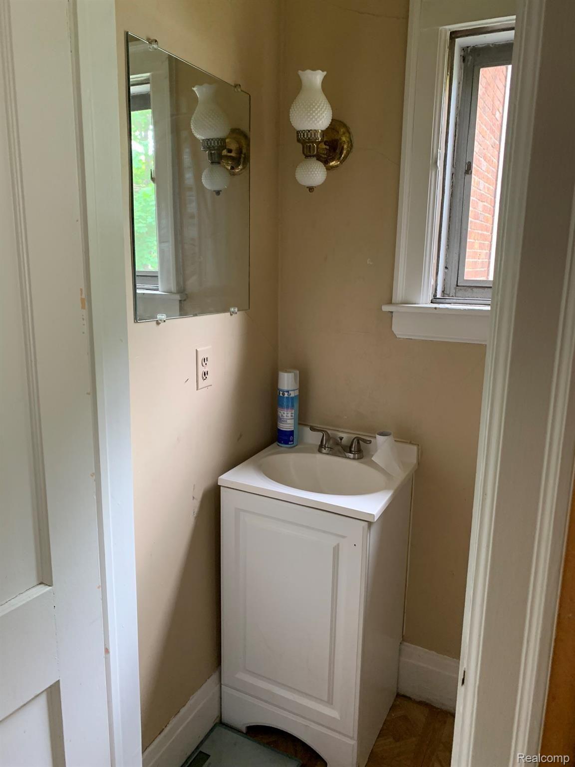 16153 Sunderland Road Detroit, MI 48219 - Photo 10 of 22 IMG_1708.JPEG