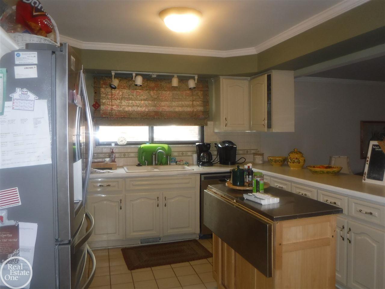47200 Barbara Road Macomb, MI 48044 - Photo 7 of 24