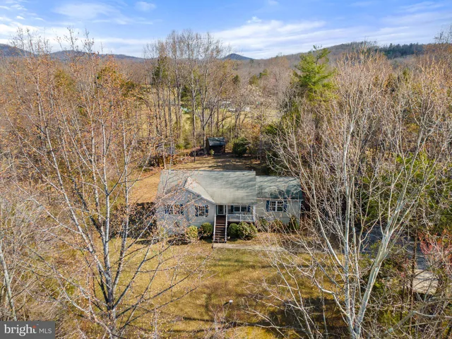 a view of a yard in a yard