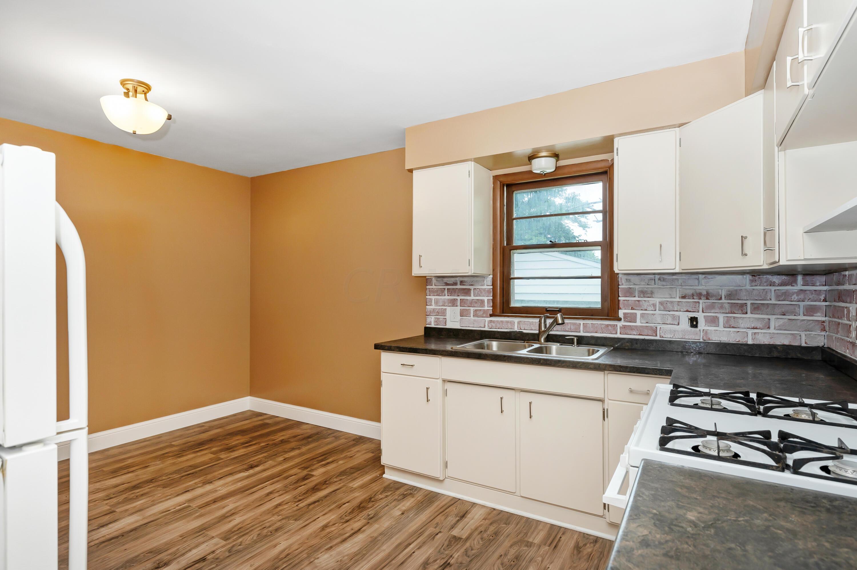 3653 Maize Road Columbus, OH 43224 - Photo 10 of 44 Kitchen