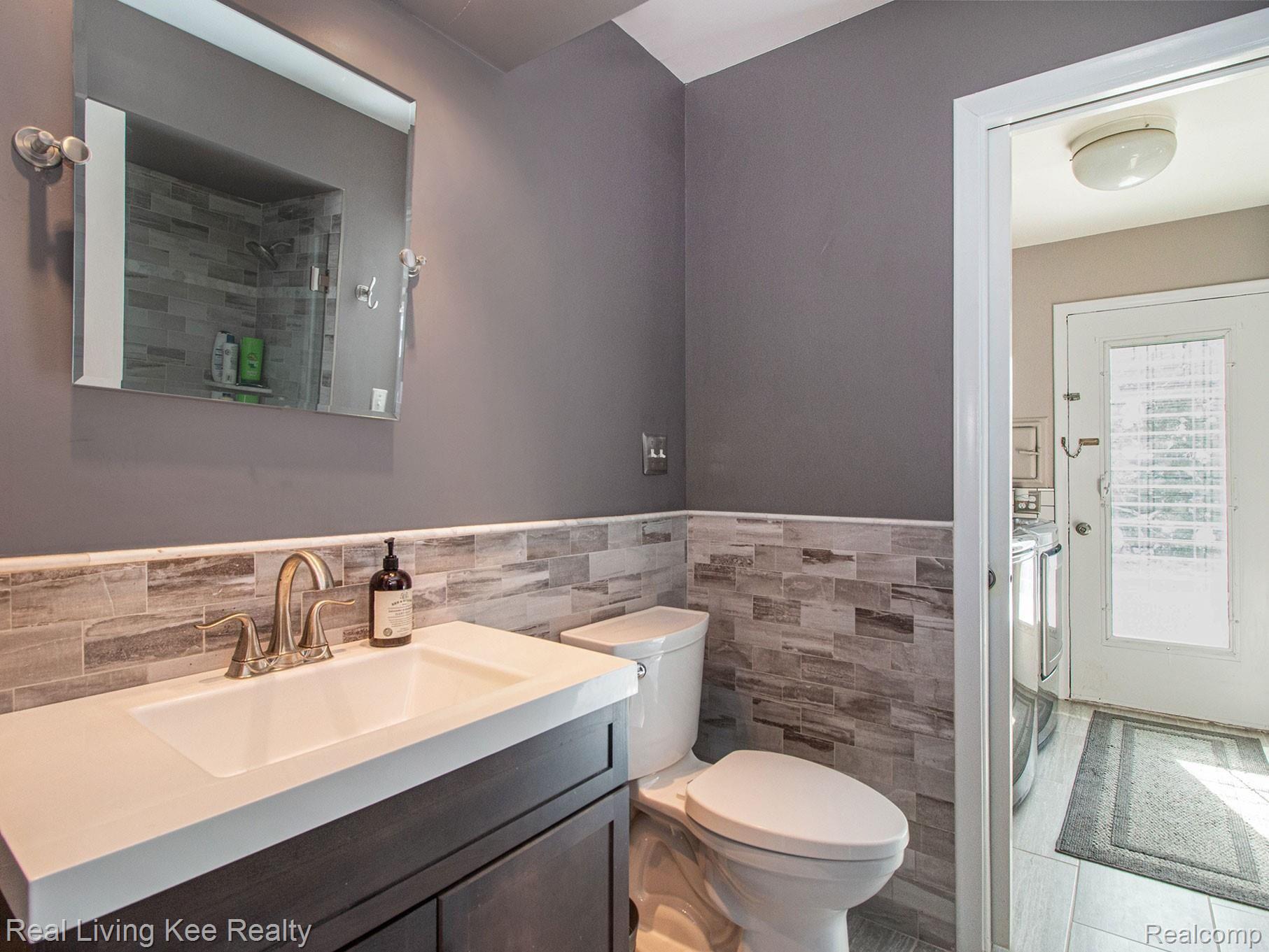 61 North Duval Road Grosse Pointe, MI 48236 - Photo 14 of 33 IMG_0991.jpg