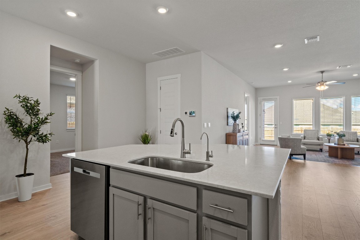 416 Deerpath Street Leander, TX 78641 - Photo 7 of 32 Quartz countertops