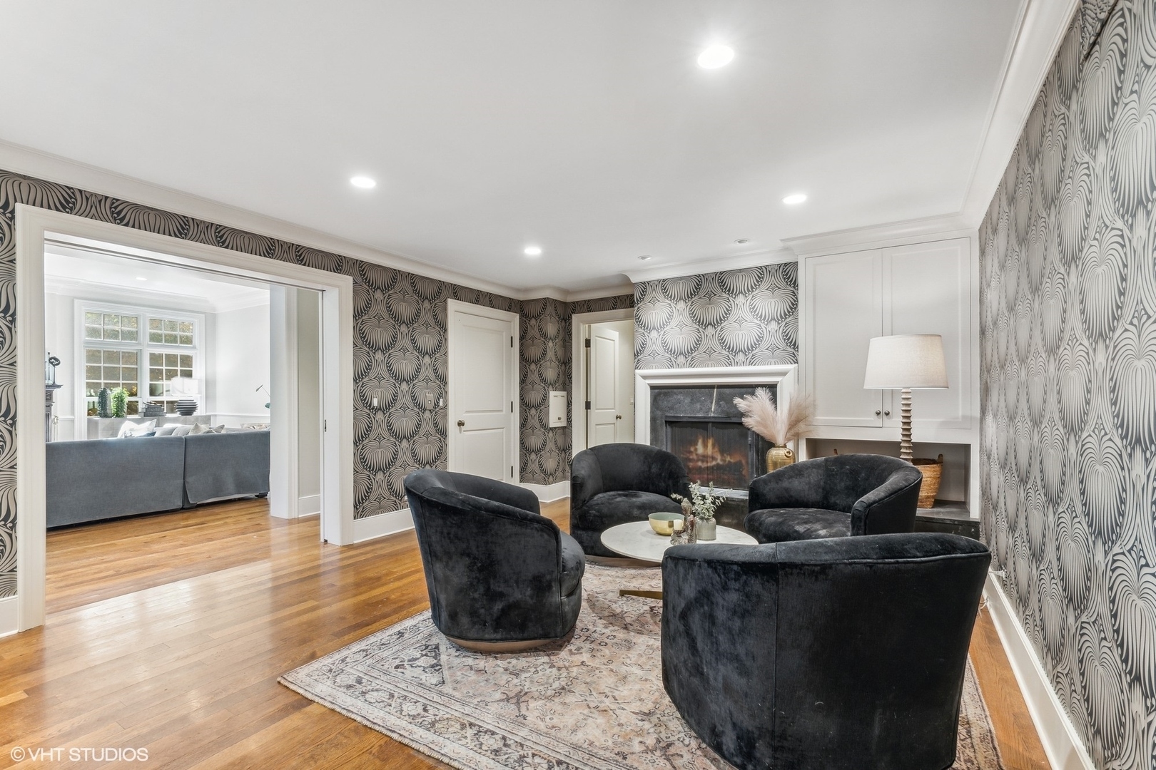511 Cambridge Lane Lake Bluff, IL 60044 - Photo 11 of 58 a living room with furniture and a fireplace