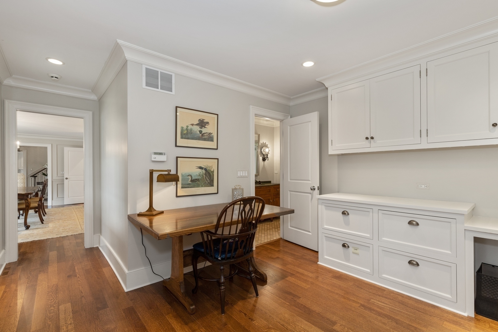 511 Cambridge Lane Lake Bluff, IL 60044 - Photo 15 of 58 a view of a livingroom with furniture