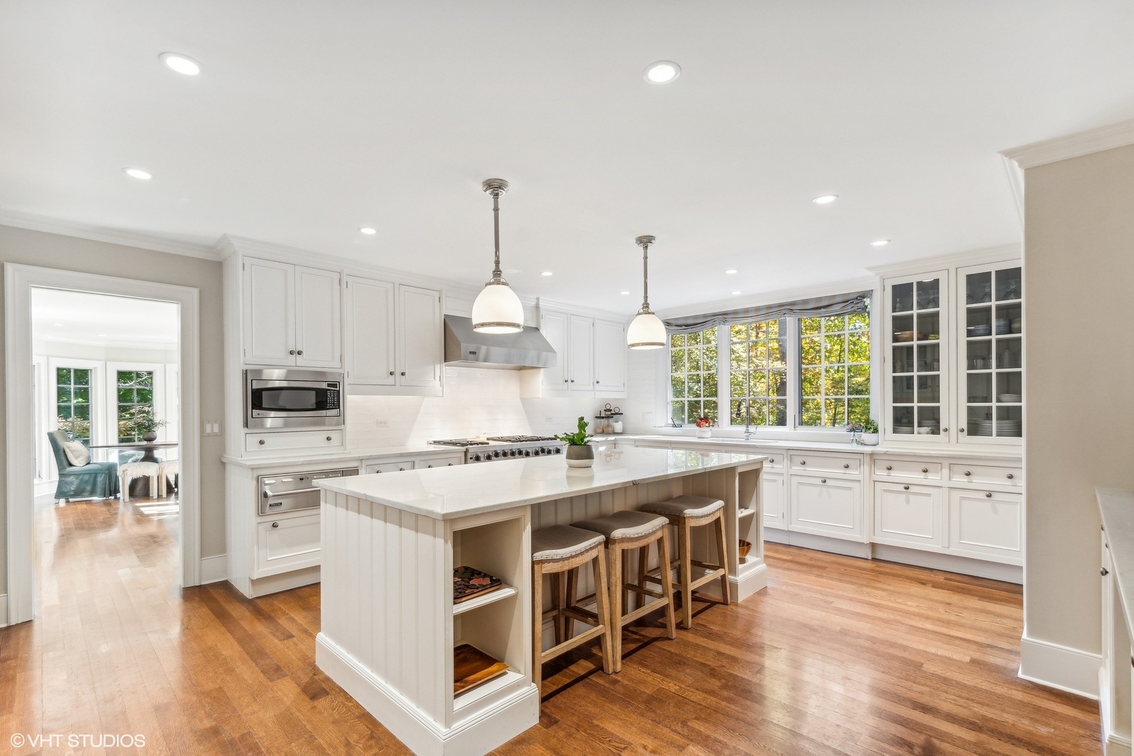 511 Cambridge Lane Lake Bluff, IL 60044 - Photo 21 of 58 a large kitchen with stainless steel appliances granite countertop a stove and a wooden floors