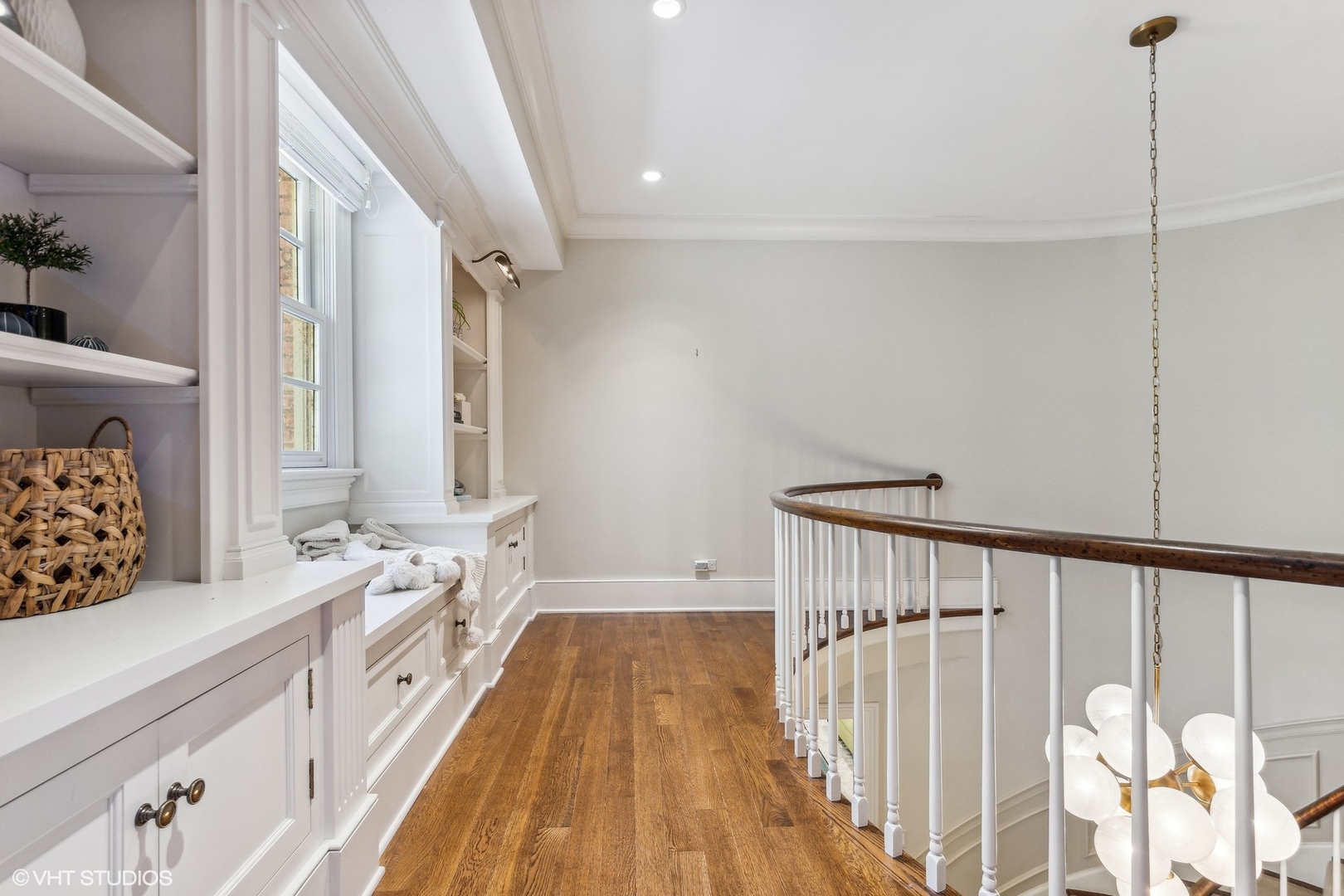 511 Cambridge Lane Lake Bluff, IL 60044 - Photo 29 of 58 a spacious bathroom with a double vanity sink and a mirror