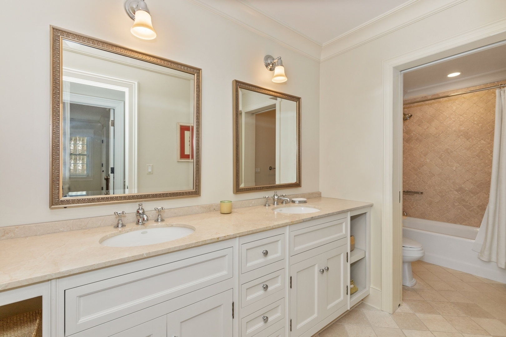 511 Cambridge Lane Lake Bluff, IL 60044 - Photo 37 of 58 a bathroom with double sink and a mirror