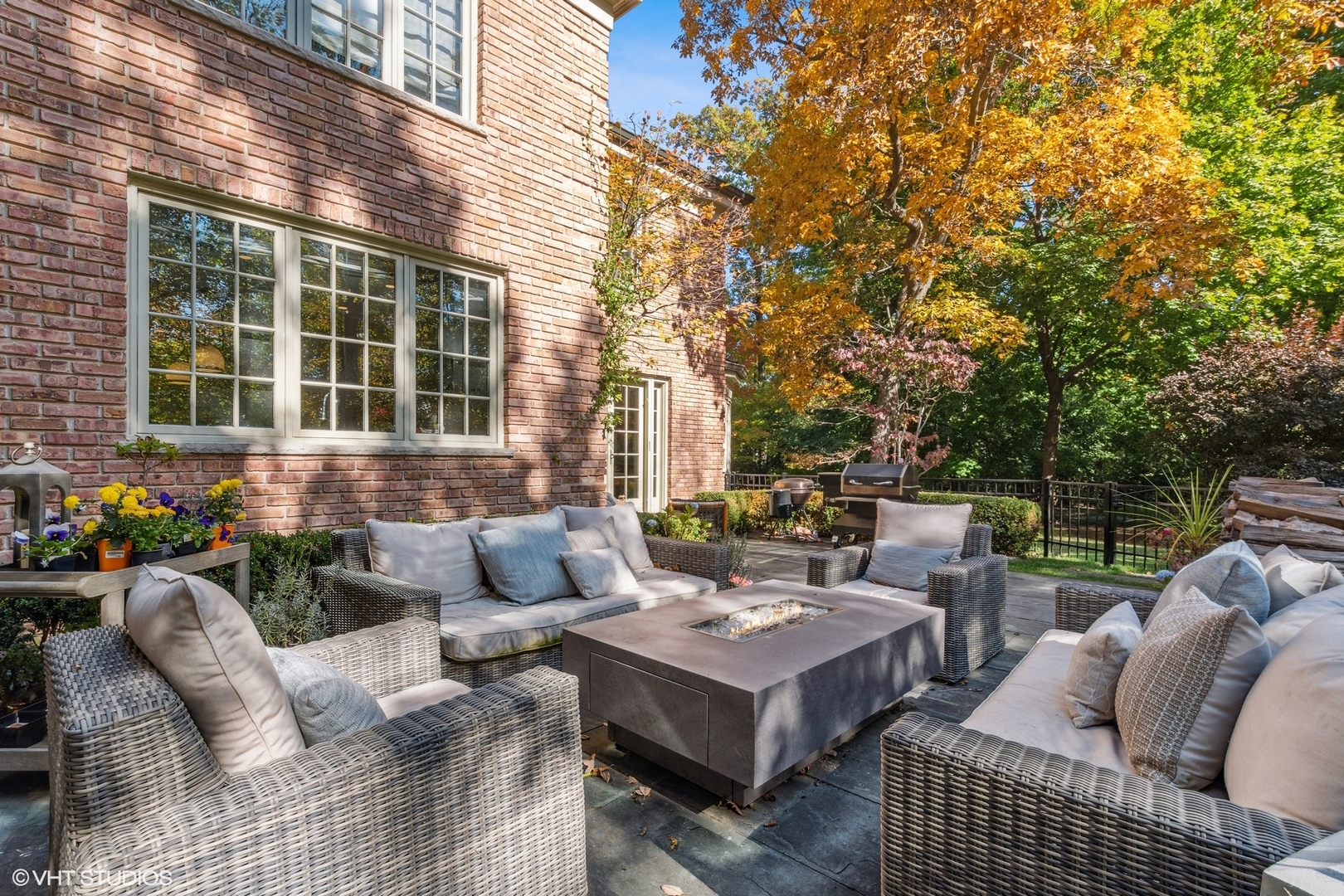 511 Cambridge Lane Lake Bluff, IL 60044 - Photo 45 of 58 a view of a patio with couches and a table and chairs with garden view