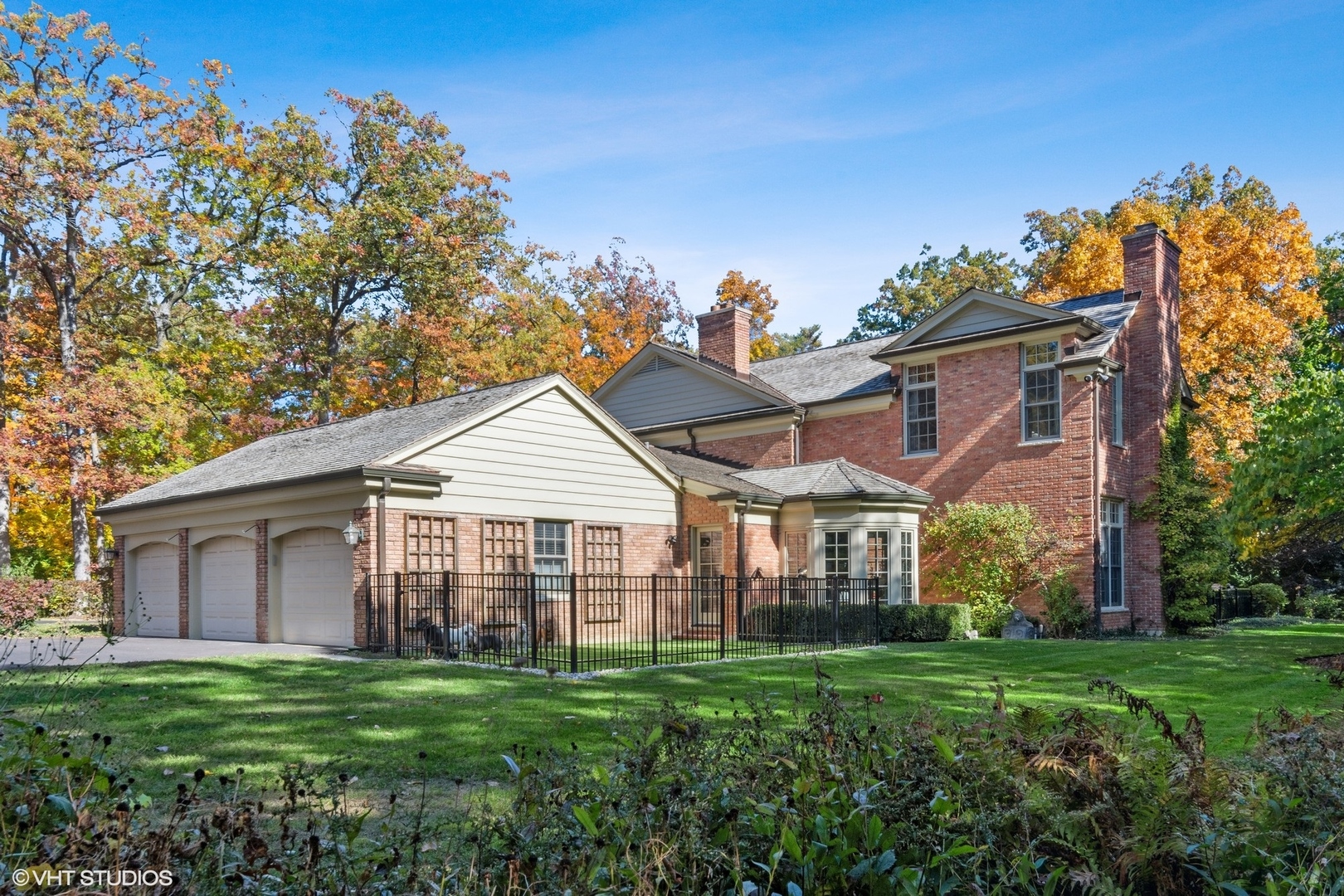 511 Cambridge Lane Lake Bluff, IL 60044 - Photo 47 of 58 a view of a house with yard and a garden