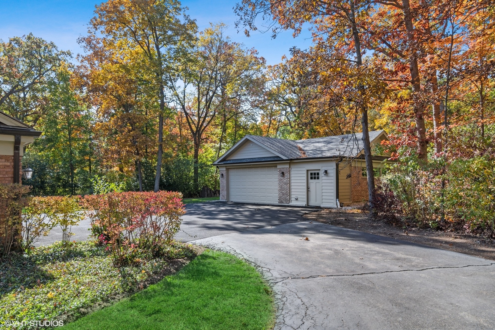511 Cambridge Lane Lake Bluff, IL 60044 - Photo 48 of 58 a view of a house with a yard and large tree
