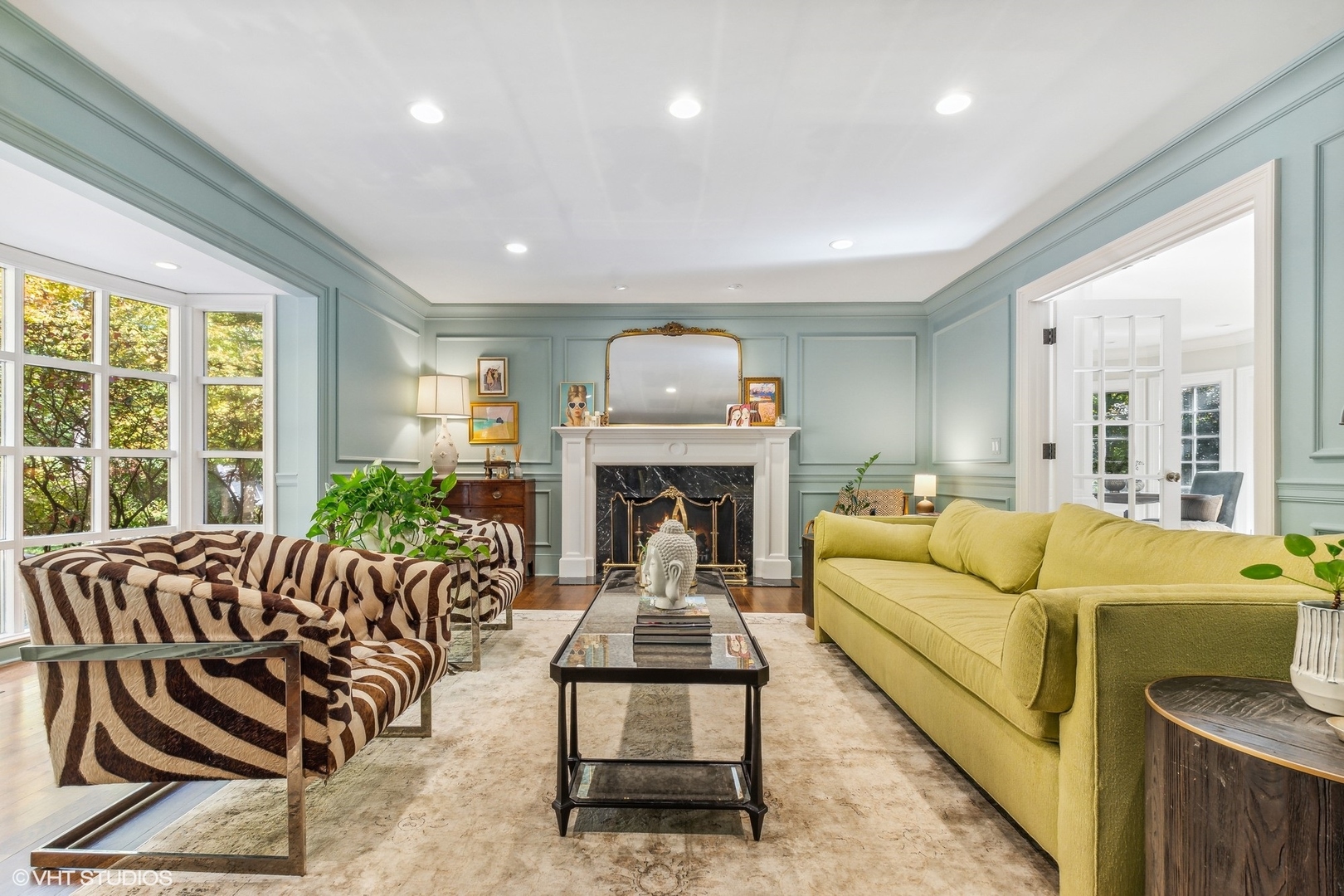 511 Cambridge Lane Lake Bluff, IL 60044 - Photo 5 of 58 a living room with furniture and a fireplace