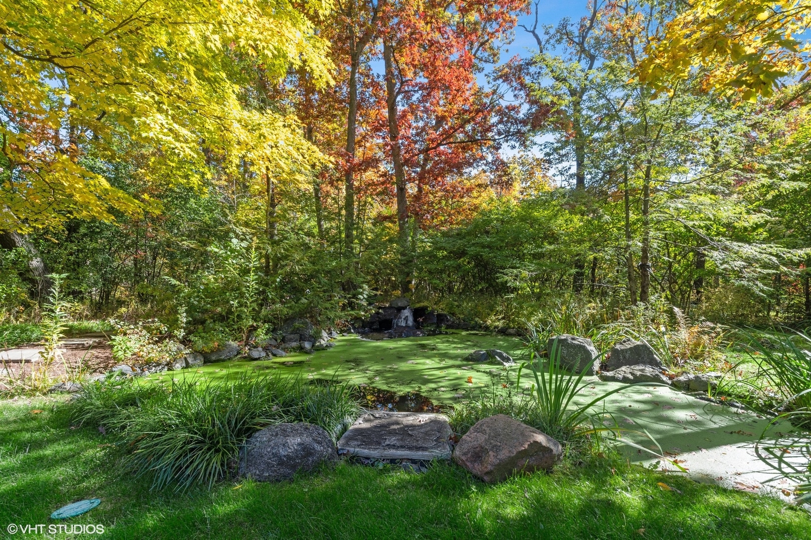 511 Cambridge Lane Lake Bluff, IL 60044 - Photo 53 of 58 a view of backyard with green space