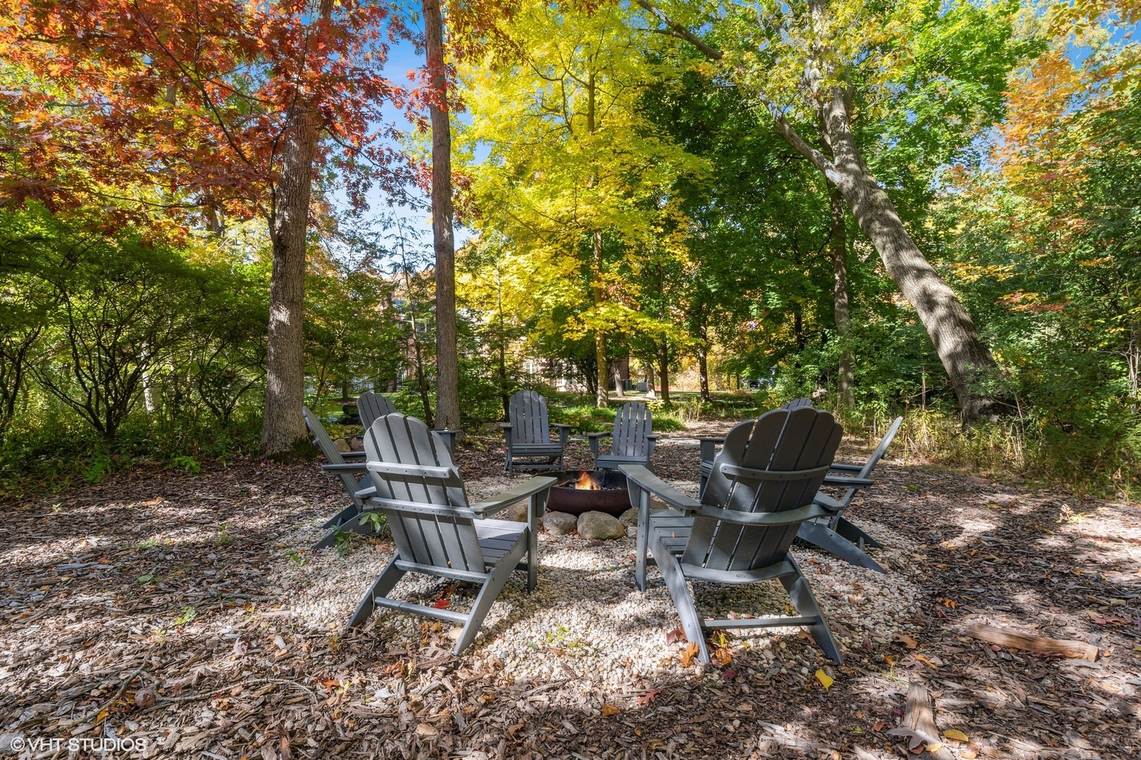 511 Cambridge Lane Lake Bluff, IL 60044 - Photo 54 of 58 a view of a backyard with sitting area