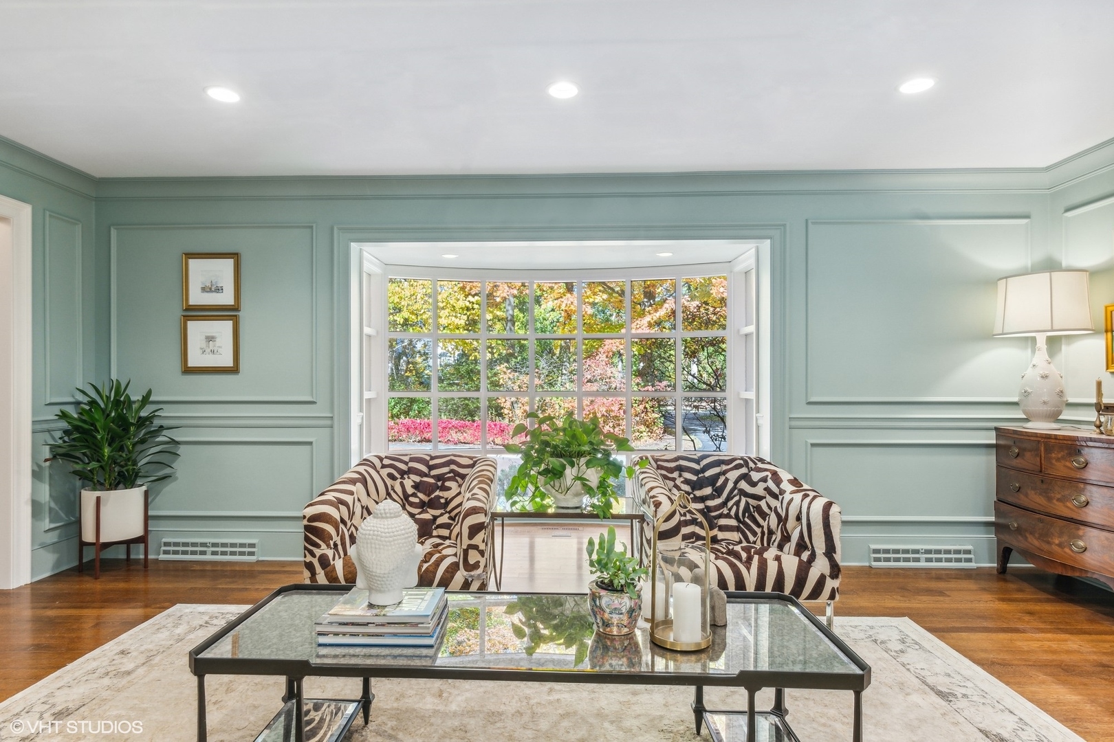 511 Cambridge Lane Lake Bluff, IL 60044 - Photo 7 of 58 a living room with furniture and a large window
