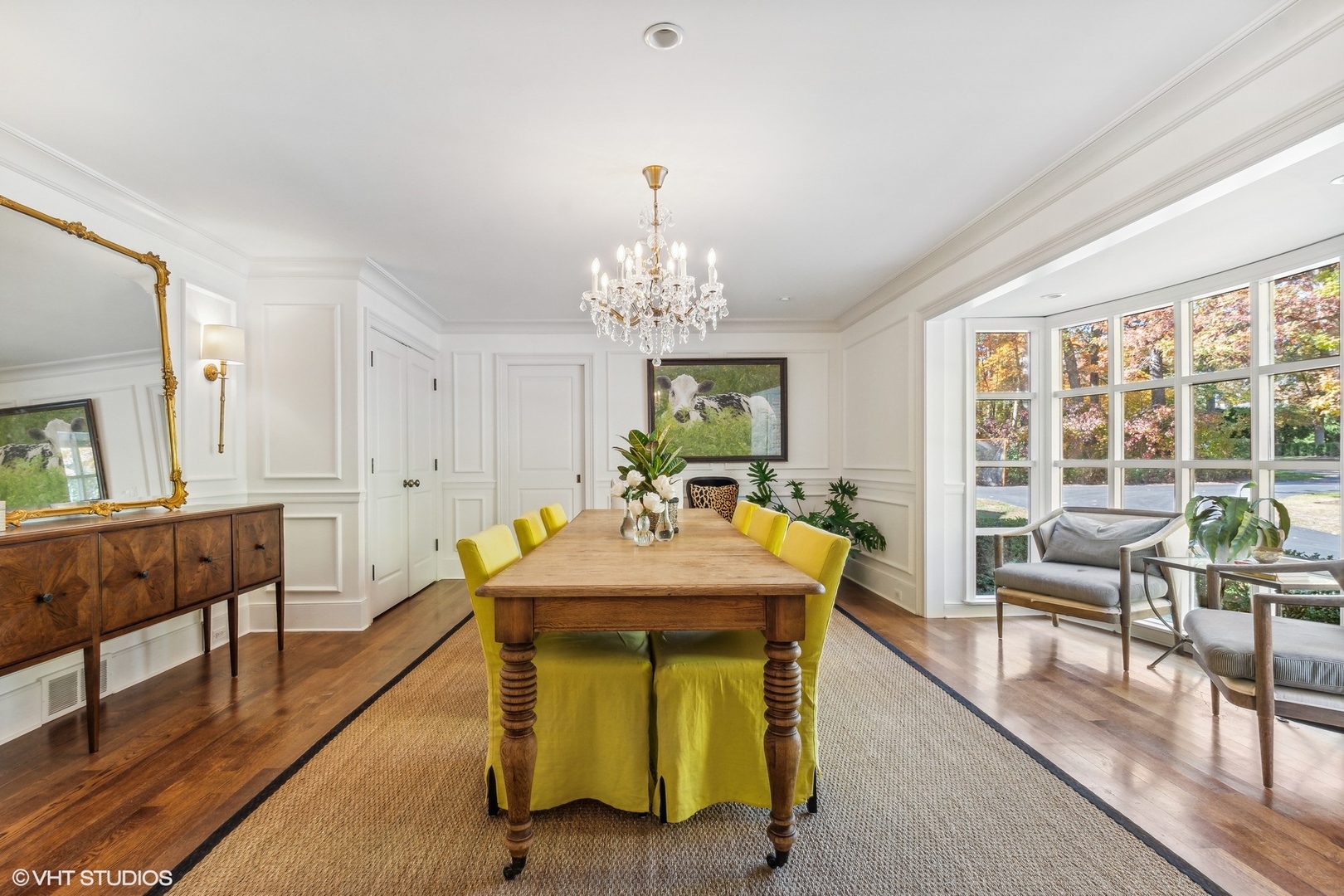 511 Cambridge Lane Lake Bluff, IL 60044 - Photo 8 of 58 a view of a dining room with furniture and a chandelier