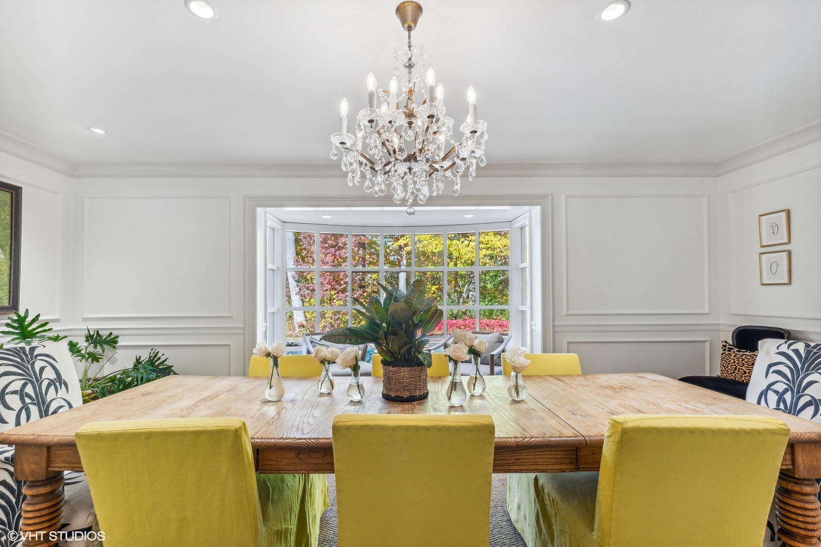 511 Cambridge Lane Lake Bluff, IL 60044 - Photo 10 of 58 a dining room with furniture a chandelier and window