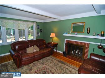 246 Red Stone Ridge Cherry Hill, NJ 08034 - Photo 4 of 12 Living Room
