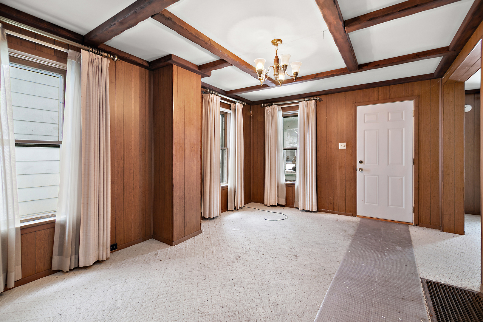 974 South Washington Avenue Kankakee, IL 60901 - Photo 6 of 14 a view of a hallway with a chandelier