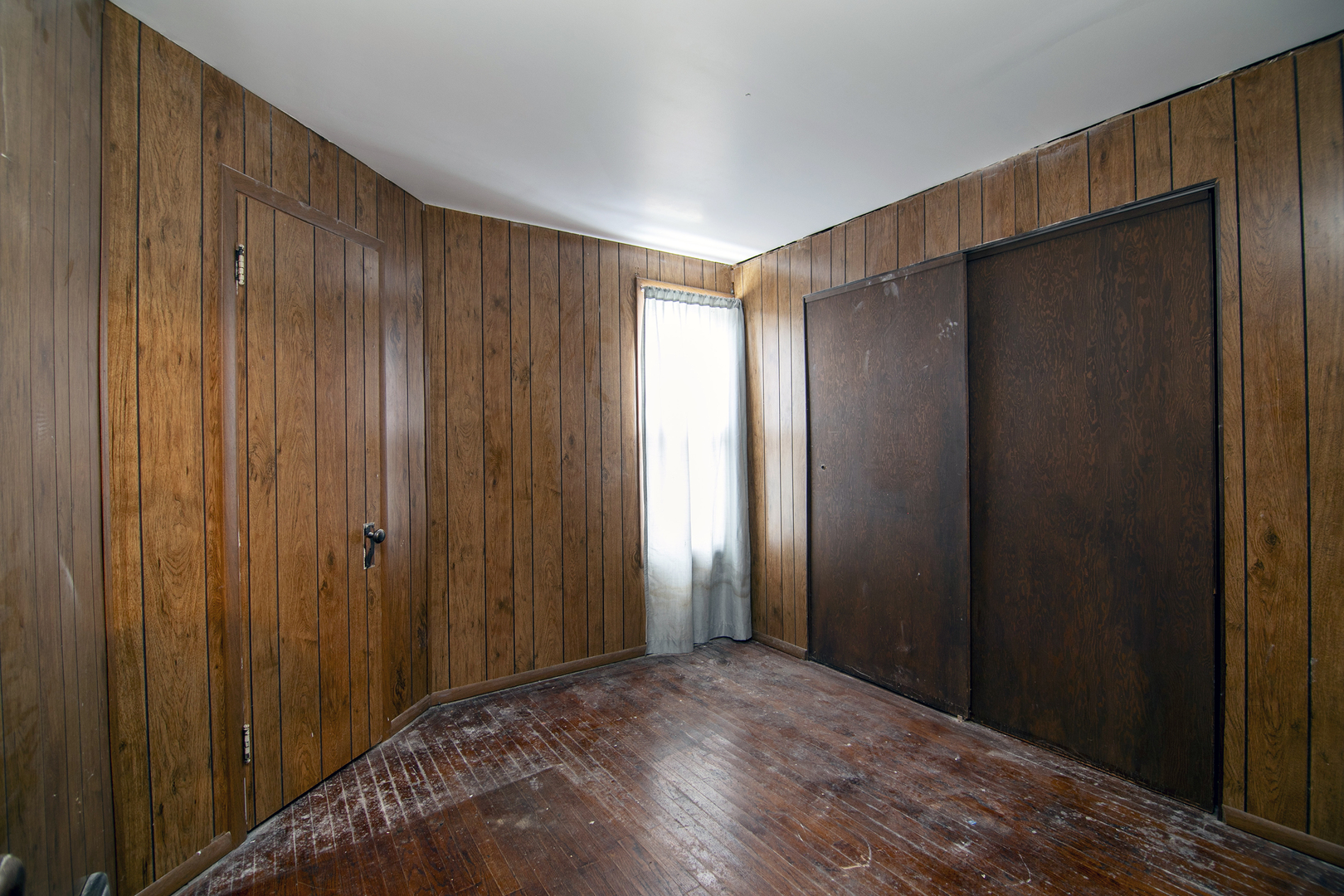 974 South Washington Avenue Kankakee, IL 60901 - Photo 10 of 14 a view of entryway with wooden floor