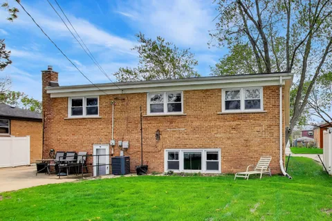 $340,000 | 6864 175th Place, Tinley Park, IL 60477