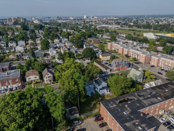 $335,000 | 37-39 Granfield Avenue, Bridgeport, CT 06610