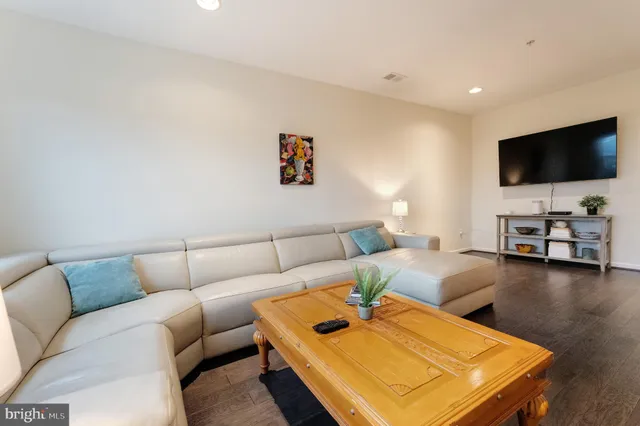 $560,000 | 22720 Ferncrest Terrace, Brambleton, VA 20148