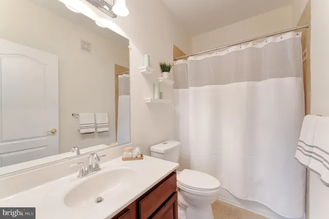 $560,000 | 22720 Ferncrest Terrace, Brambleton, VA 20148