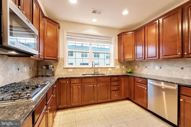 $560,000 | 22720 Ferncrest Terrace, Brambleton, VA 20148