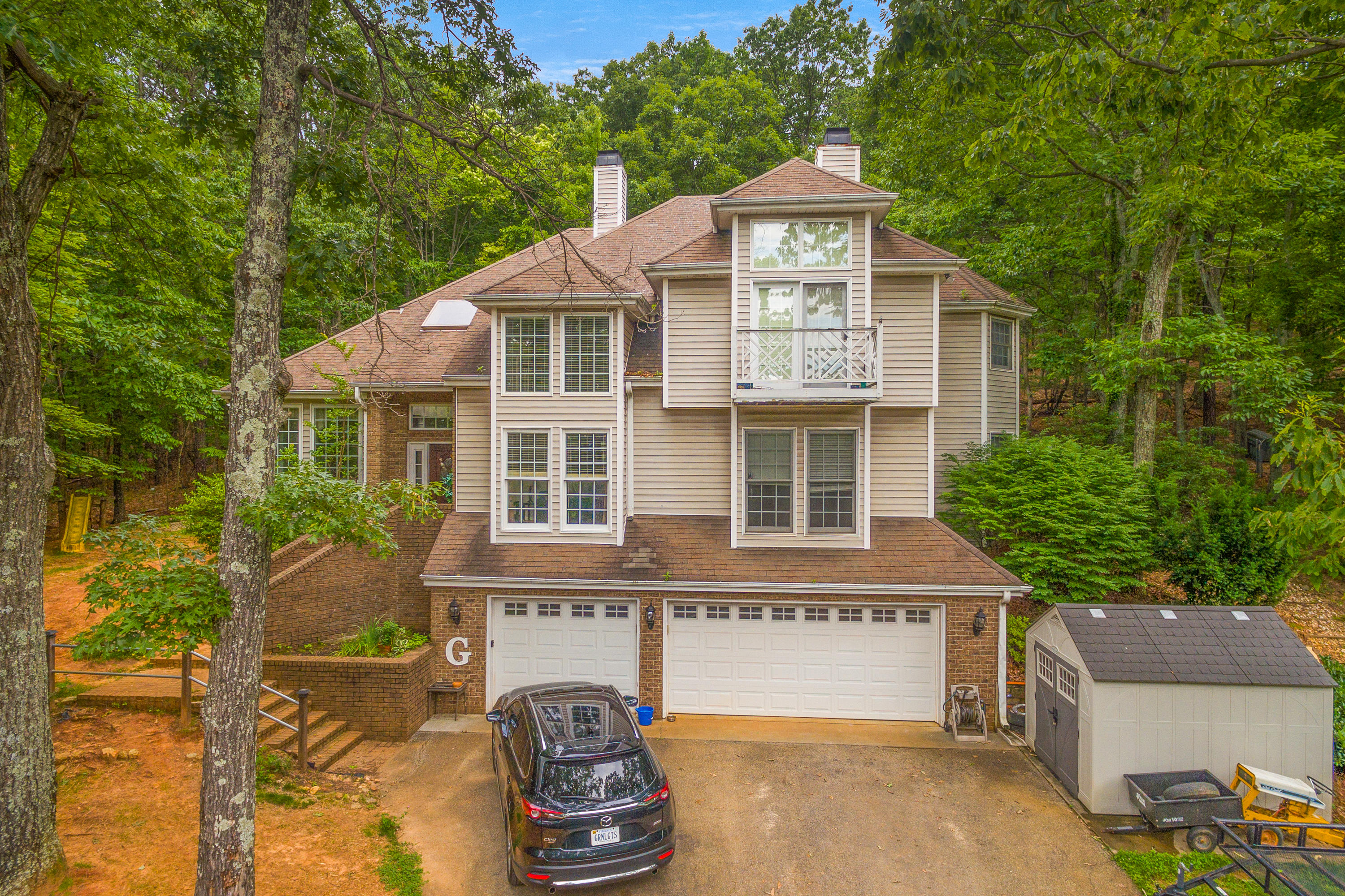 818 Shirley Road Salem, VA 24153 - Photo 1 of 23 front