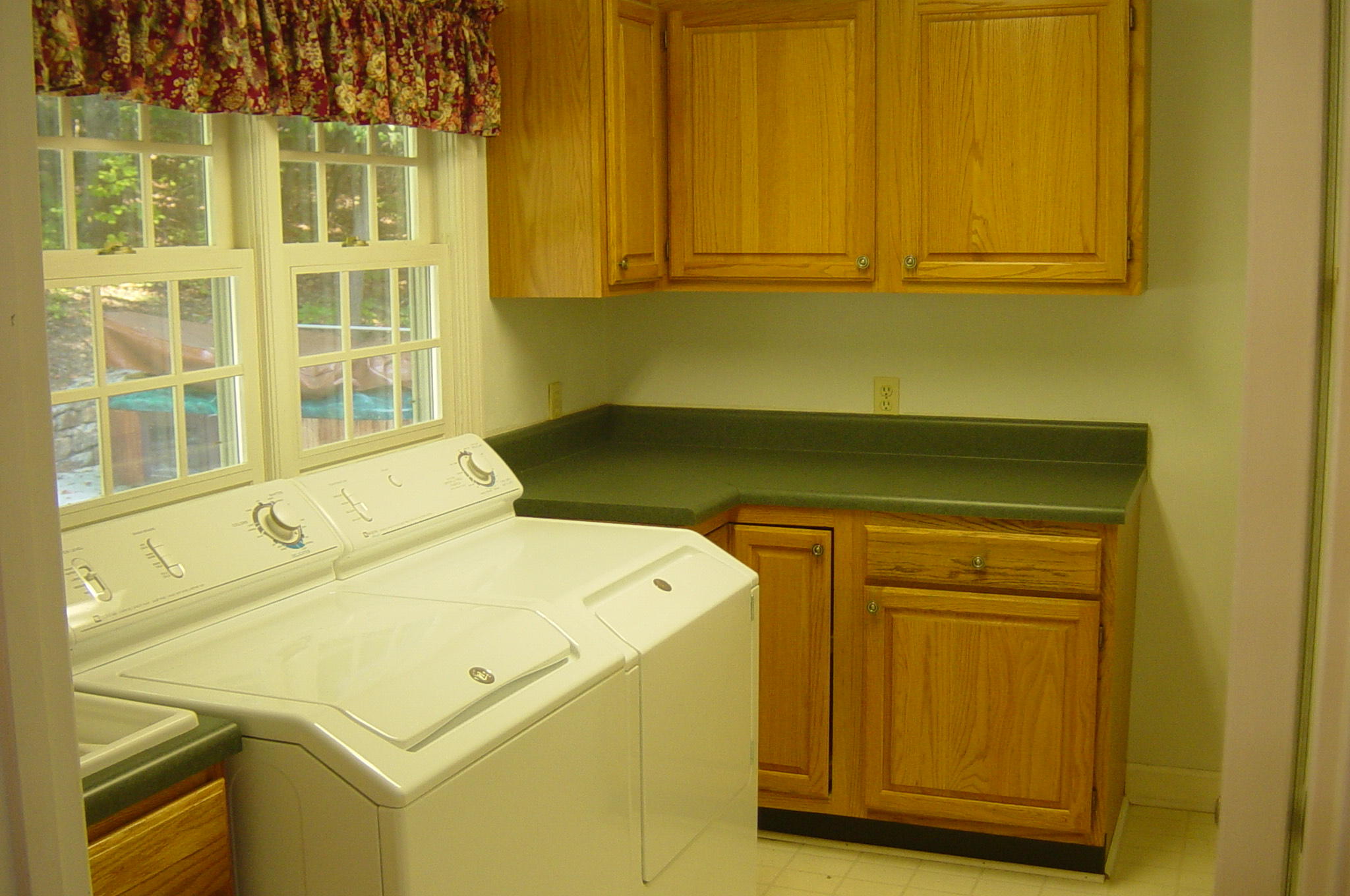818 Shirley Road Salem, VA 24153 - Photo 7 of 23 IMG_0037