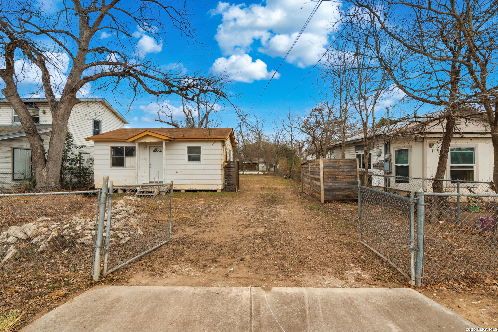 114 Zerm Road San Antonio, TX 78214 - Photo 3 of 15