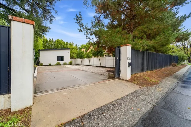 $3,995 | 5702 Donna Avenue, Tarzana, CA 91356