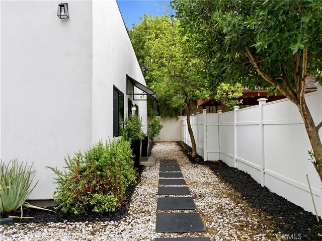 $3,995 | 5702 Donna Avenue, Tarzana, CA 91356