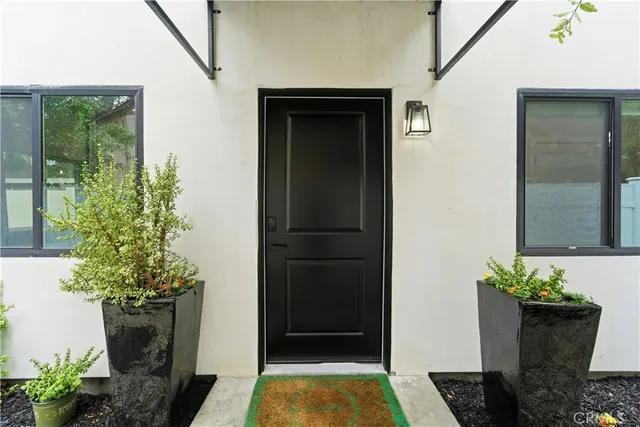 $3,995 | 5702 Donna Avenue, Tarzana, CA 91356