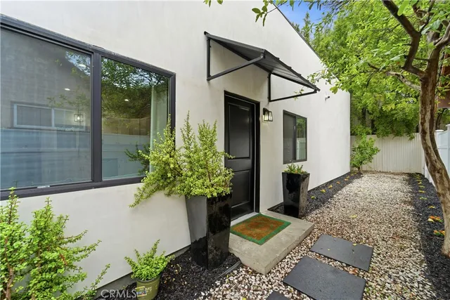 $3,995 | 5702 Donna Avenue, Tarzana, CA 91356