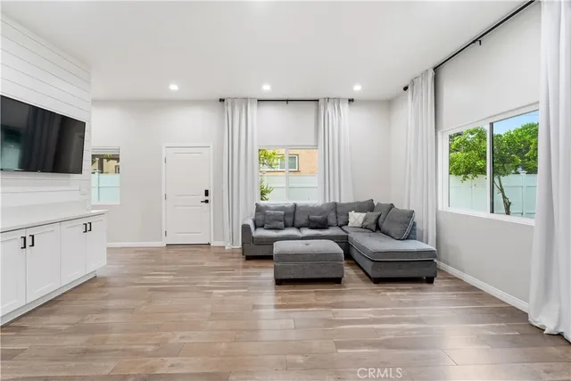 $3,995 | 5702 Donna Avenue, Tarzana, CA 91356