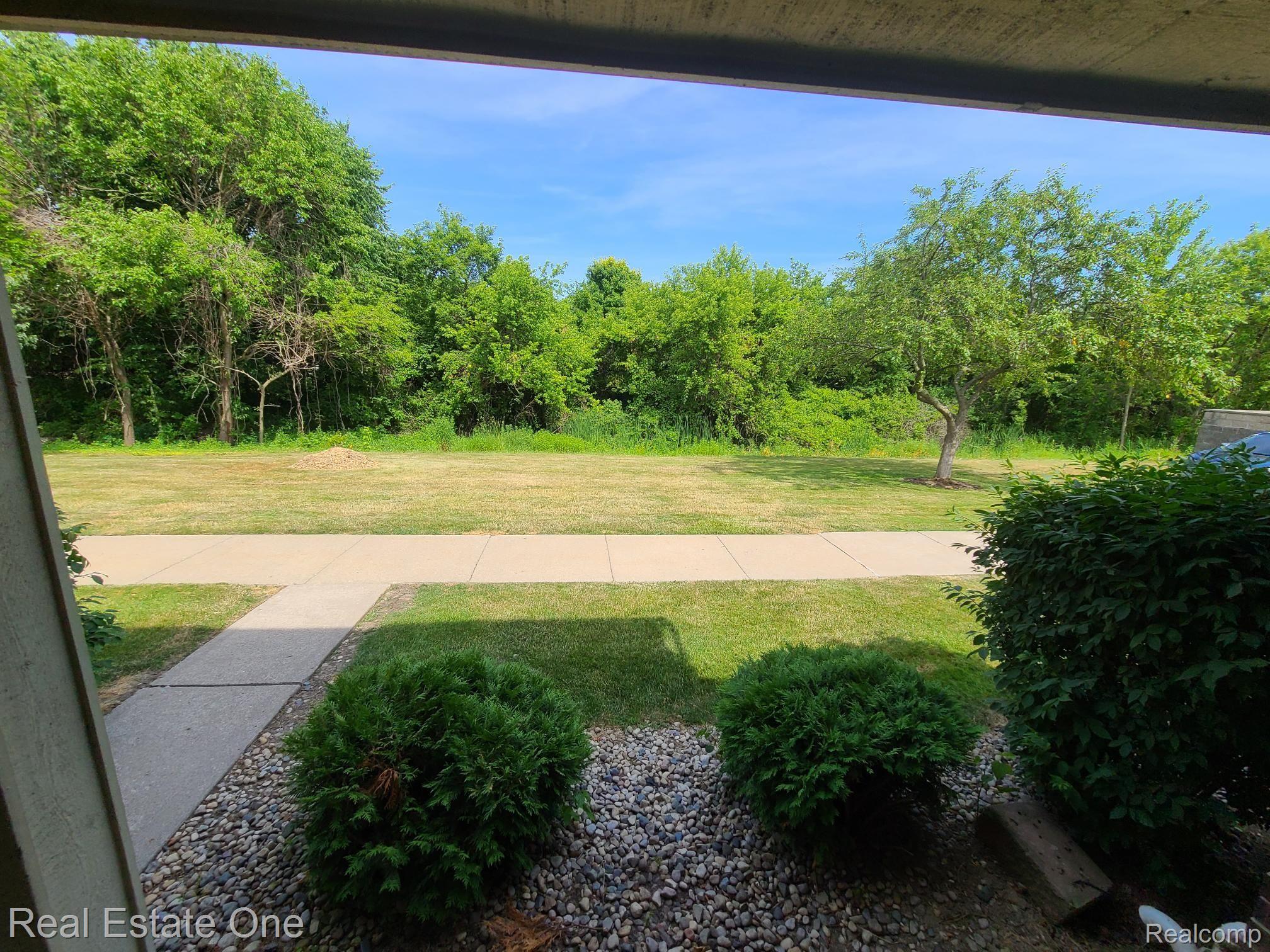 48604 Sugarbush Road New Baltimore, MI 48047 - Photo 27 of 29 Gallery Image 27