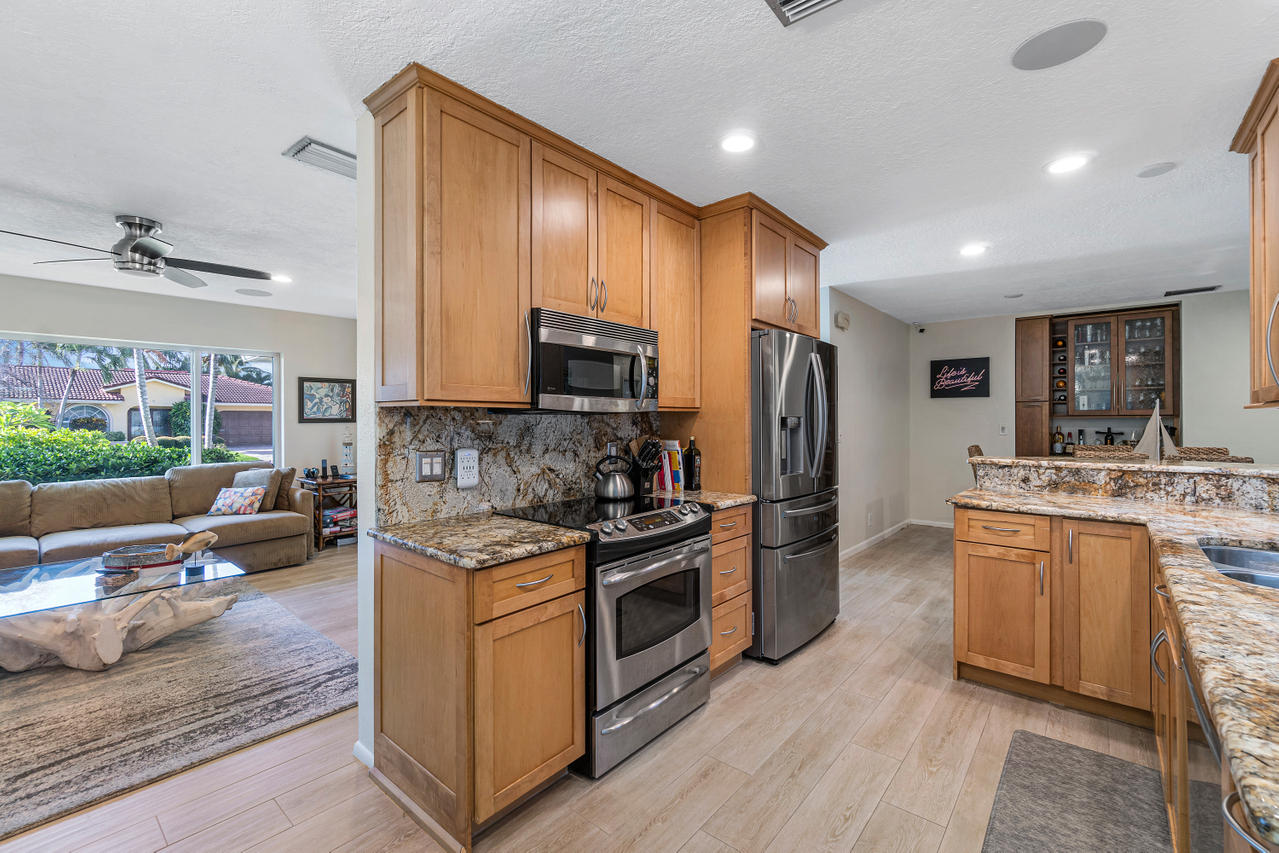 831 Berkley Street Boca Raton, FL 33487 - Photo 12 of 31 KITCHEN