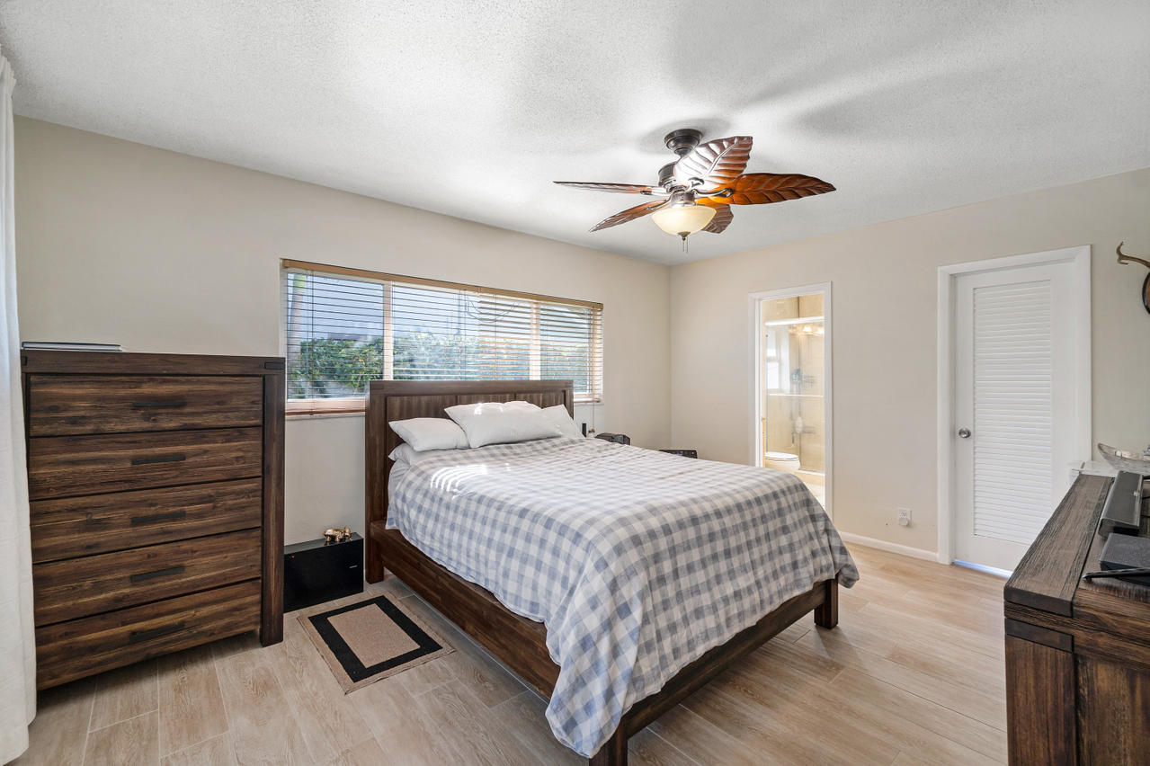 831 Berkley Street Boca Raton, FL 33487 - Photo 17 of 31 MASTER BR