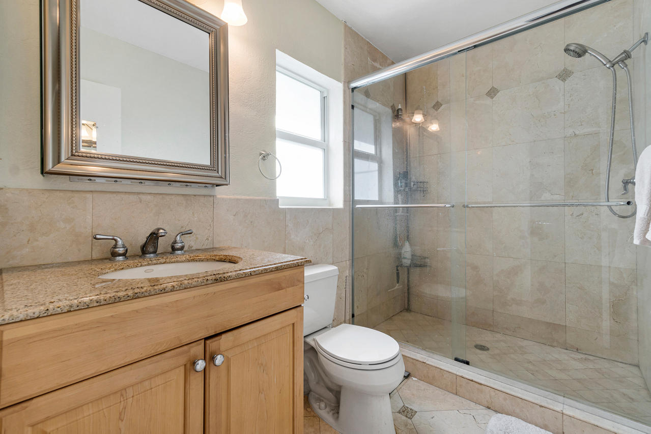 831 Berkley Street Boca Raton, FL 33487 - Photo 19 of 31 MASTER BATH