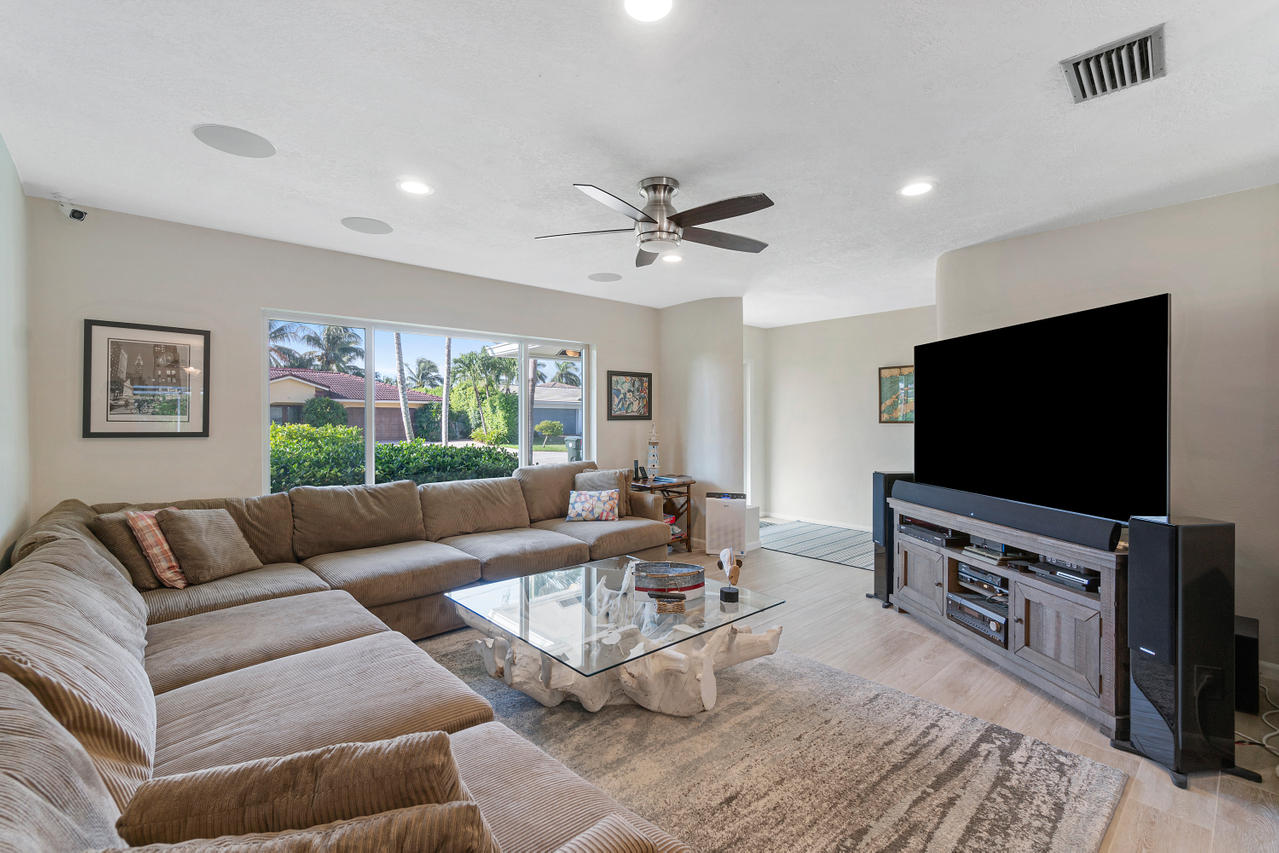 831 Berkley Street Boca Raton, FL 33487 - Photo 7 of 31 LIVING ROOM
