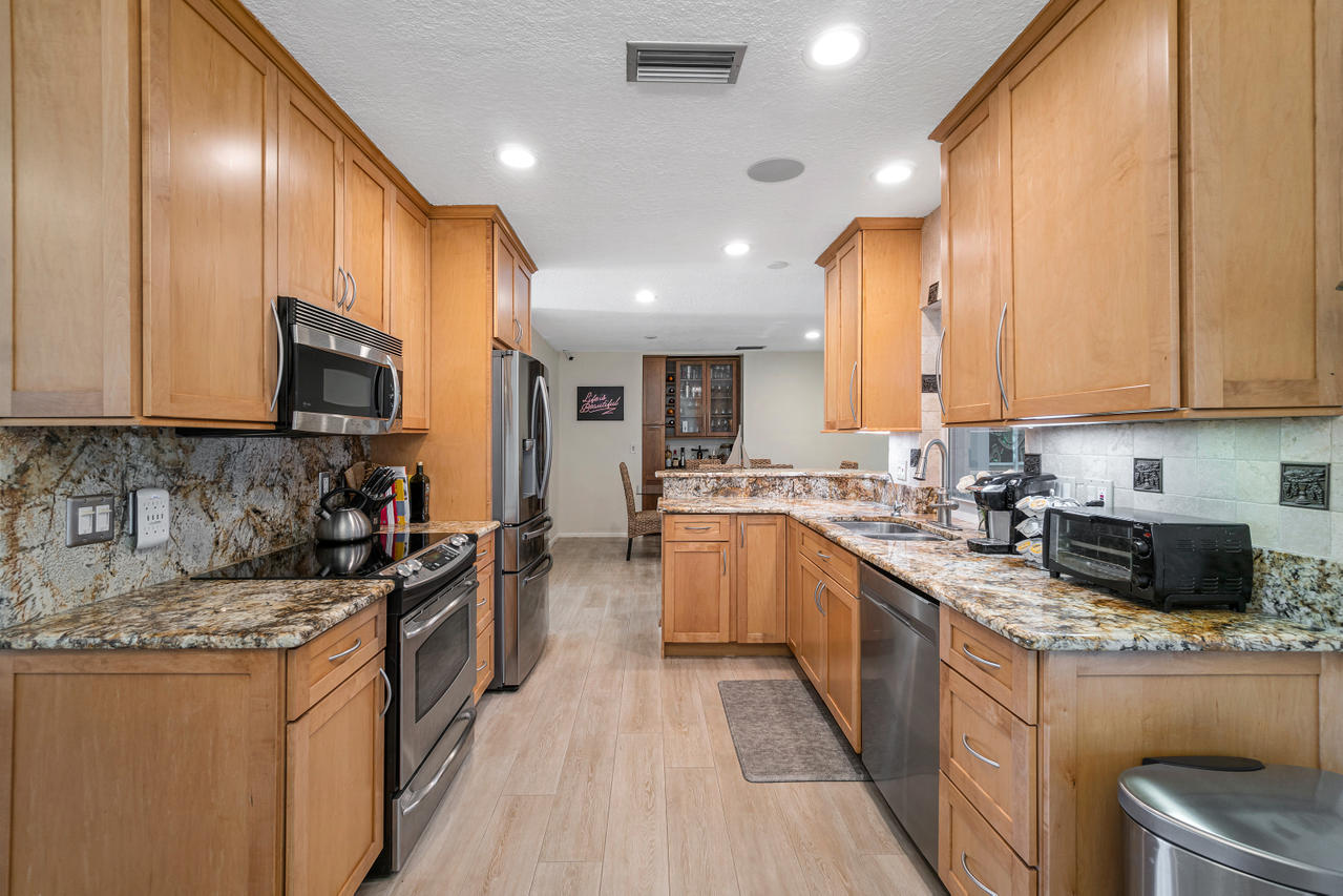 831 Berkley Street Boca Raton, FL 33487 - Photo 9 of 31 KITCHEN
