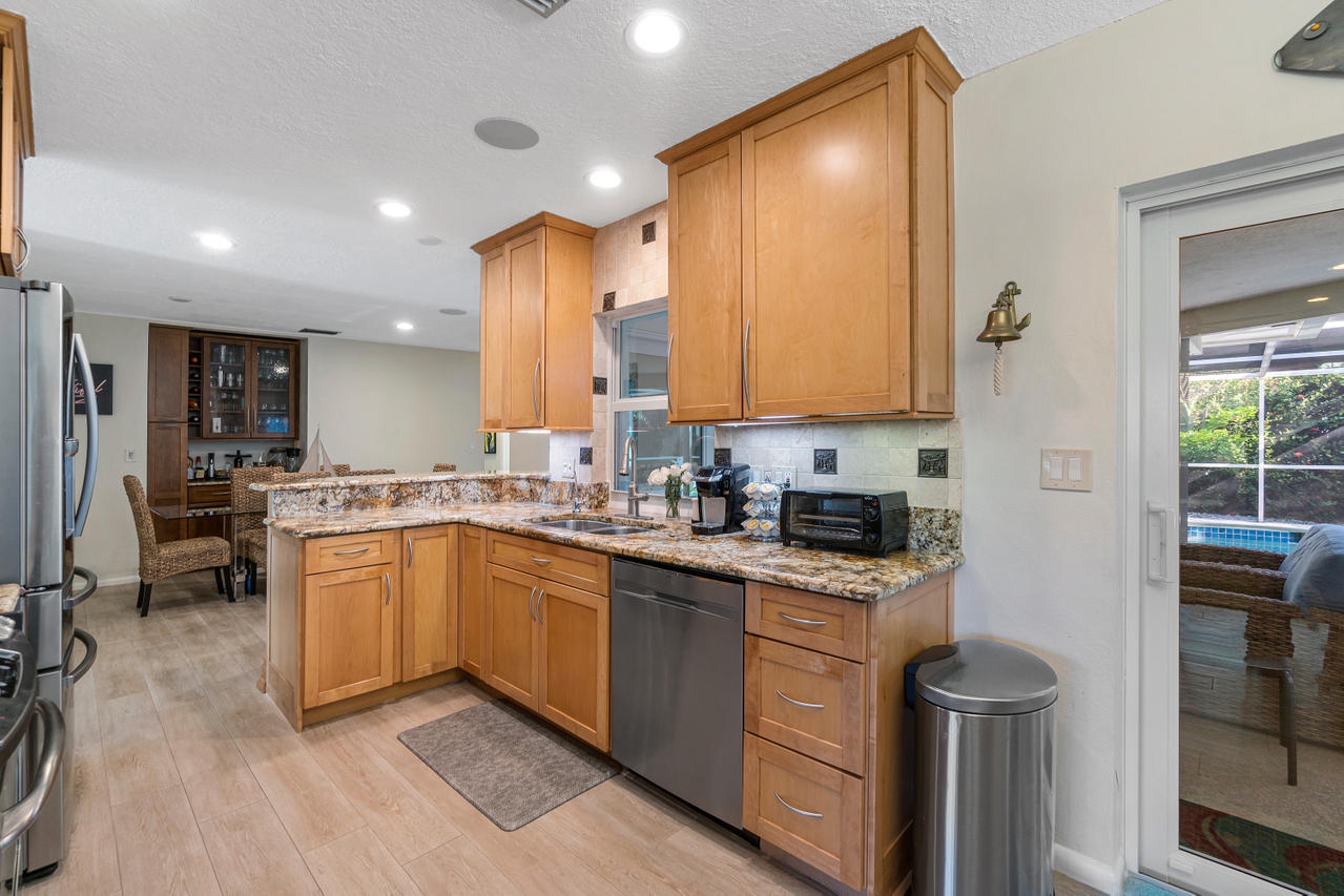 831 Berkley Street Boca Raton, FL 33487 - Photo 10 of 31 KITCHEN