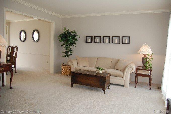 1250 Sandy Ridge Drive Rochester, MI 48306 - Photo 4 of 16 Sandy Ridge 1250 Living rm 2
