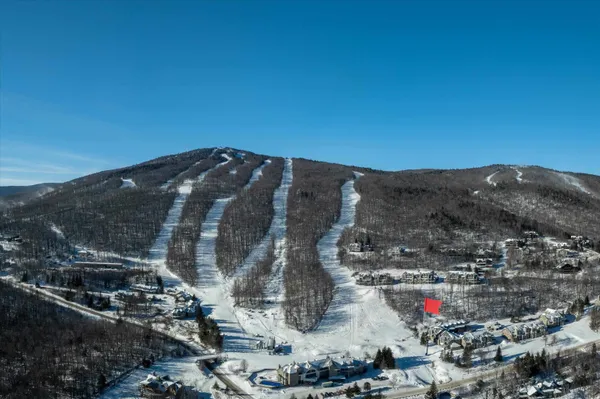 $695,000 | 82 Day Break Drive, Unit J102, Ludlow, VT 05149