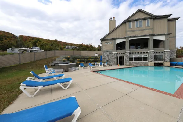 $695,000 | 82 Day Break Drive, Unit J102, Ludlow, VT 05149