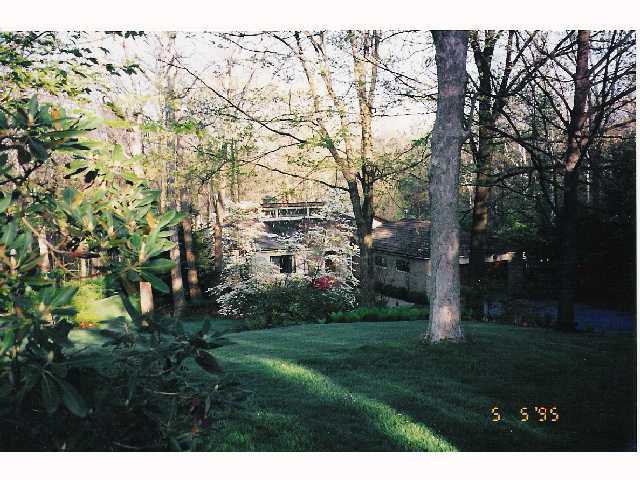 2760 Edington Road Columbus, OH 43221 - Photo 3 of 10