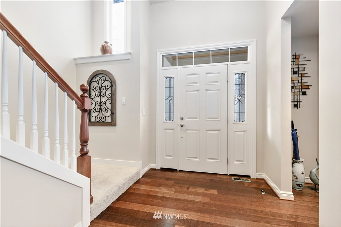 800 South 36th Place Renton, WA 98055 - Photo 3 of 36 Gallery Image 3