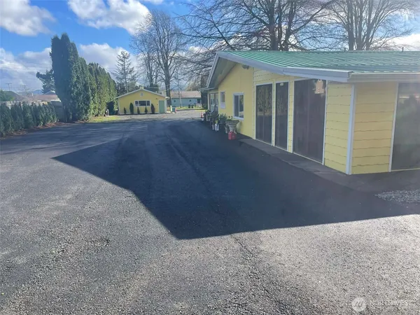 a view of a house with a yard
